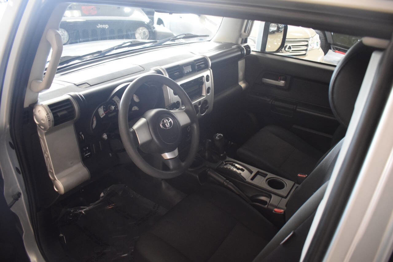 Used 2008 Toyota FJ Cruiser 4WD image 40