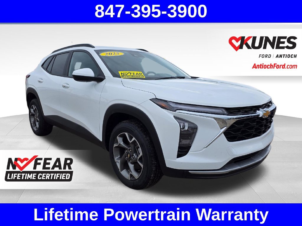 Used 2025 Chevrolet Trax LT FWD image 1