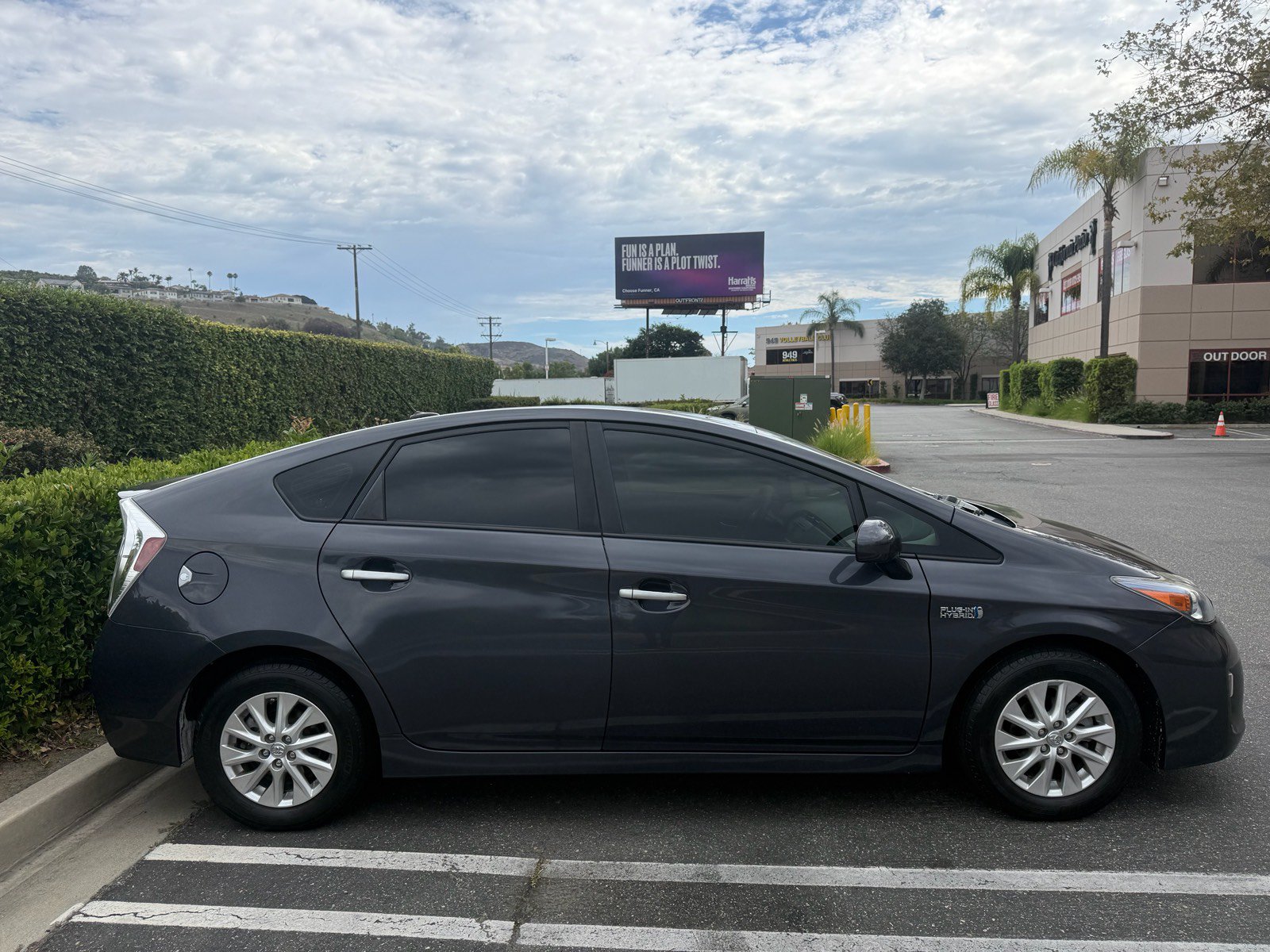 Used 2015 Toyota Prius Prime Plug-In Hybrid FWD image 4
