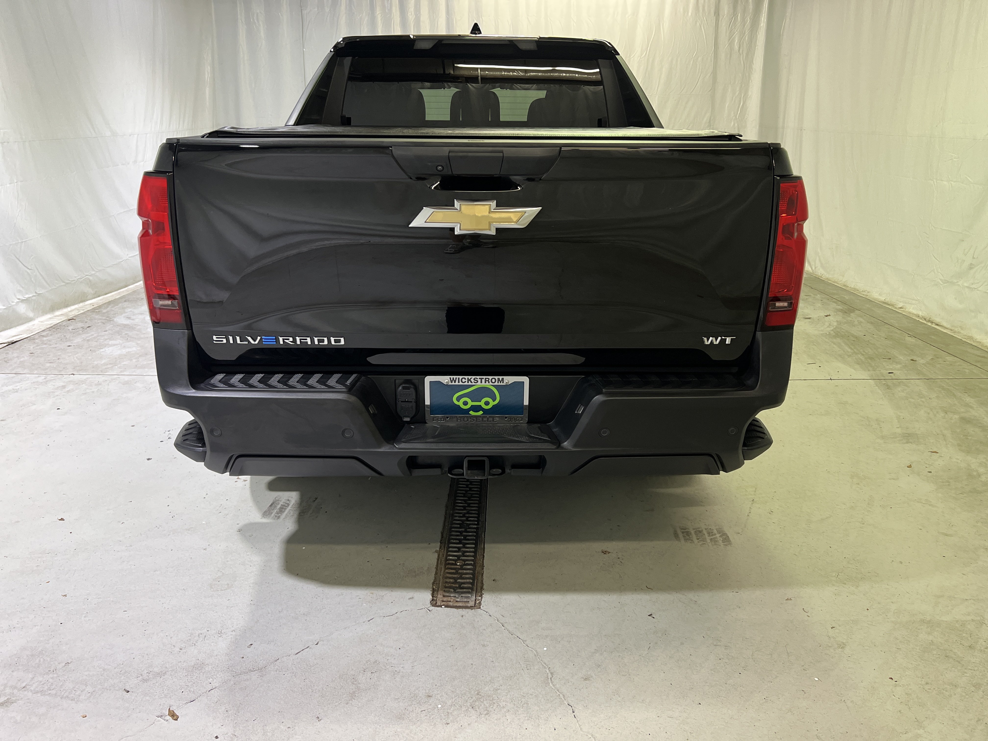 Used 2025 Chevrolet Silverado EV W/T AWD/4WD image 9