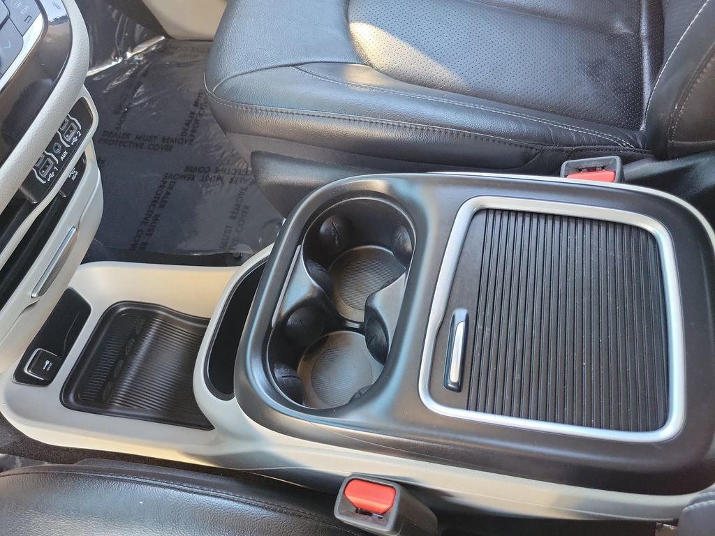 Used 2022 Chrysler Pacifica Touring-L w/ Uconnect Theater Family Group image 15