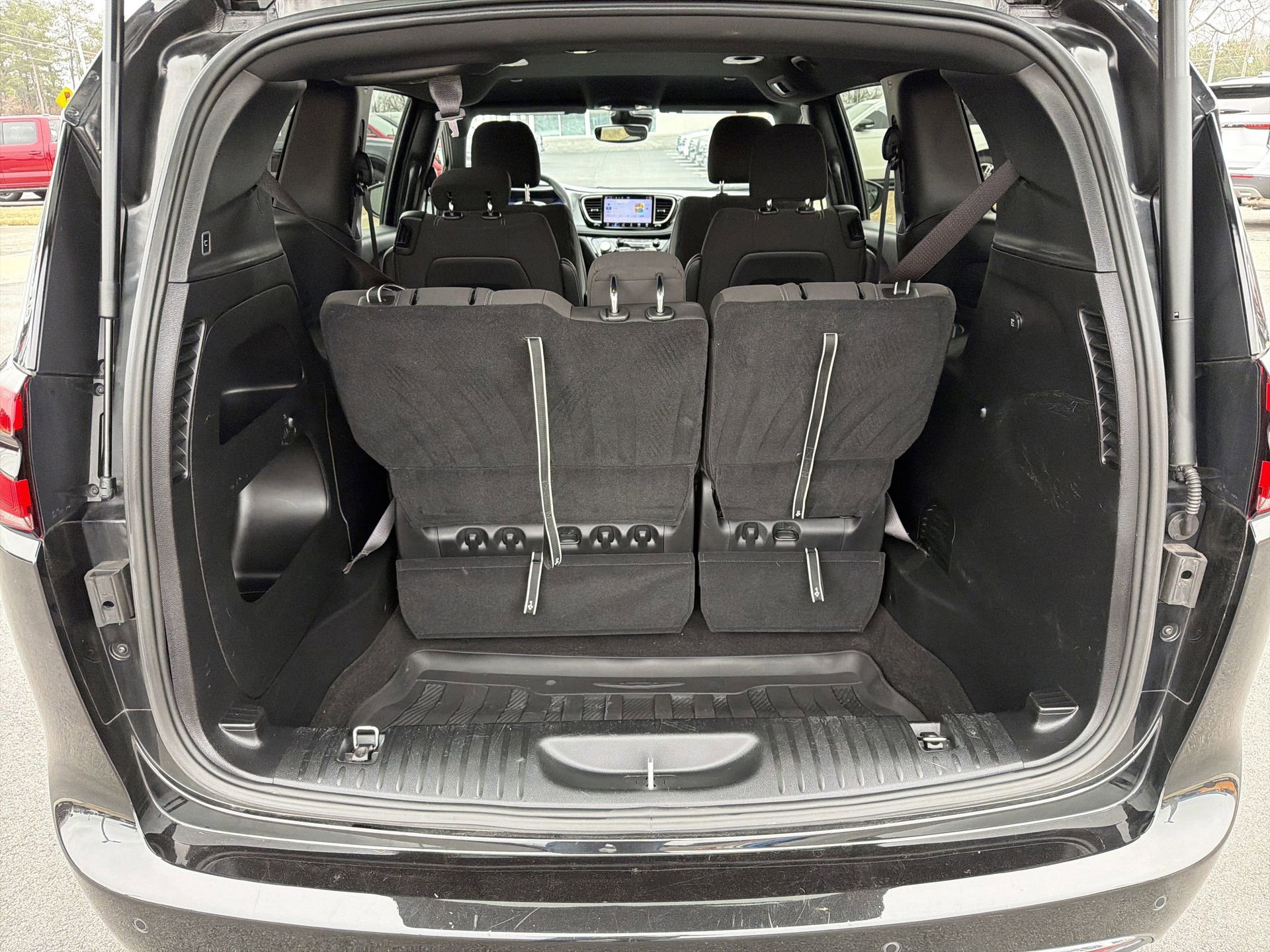 Used 2023 Chrysler Pacifica Touring image 25