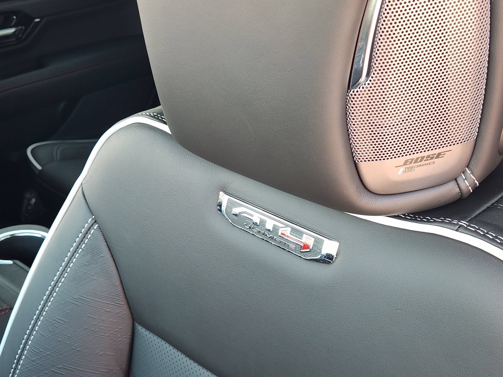 New 2026 GMC Yukon AT4 Ultimate w/ LPO, Floor Liner Package AWD/4WD image 18