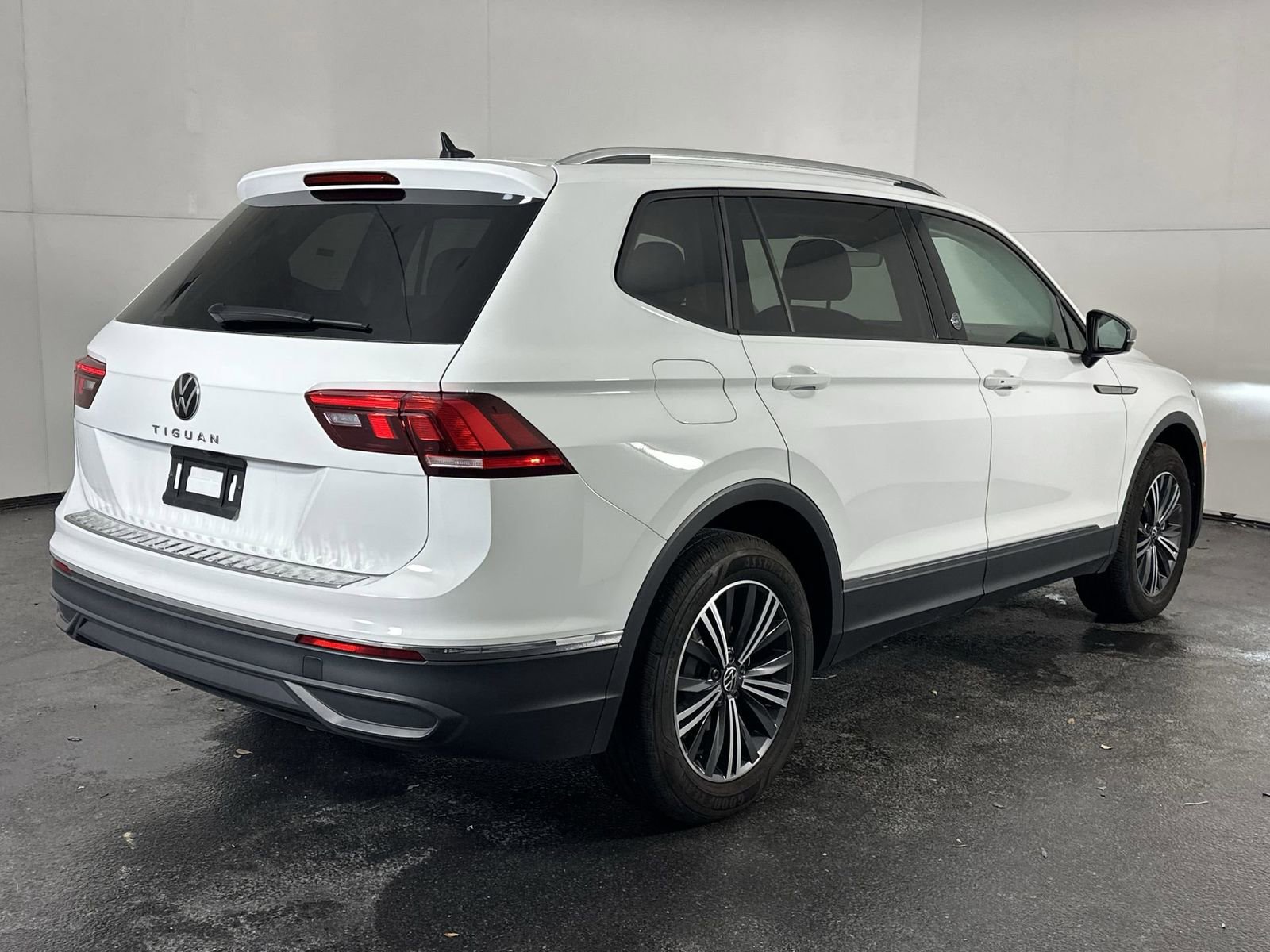 Used 2024 Volkswagen Tiguan Wolfsburg Edition image 11