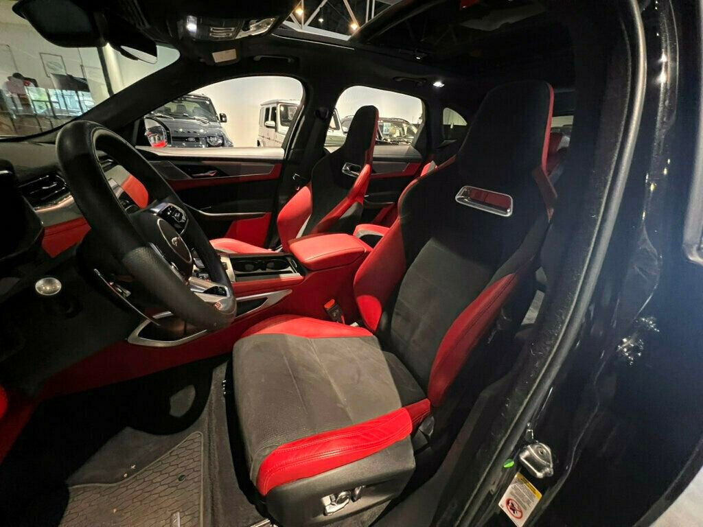 Used 2023 Jaguar F-PACE SVR image 11