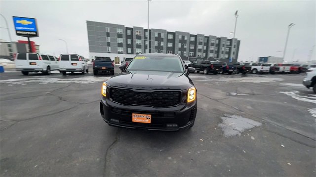 Used 2022 Kia Telluride SX w/ SX Prestige Package image 3