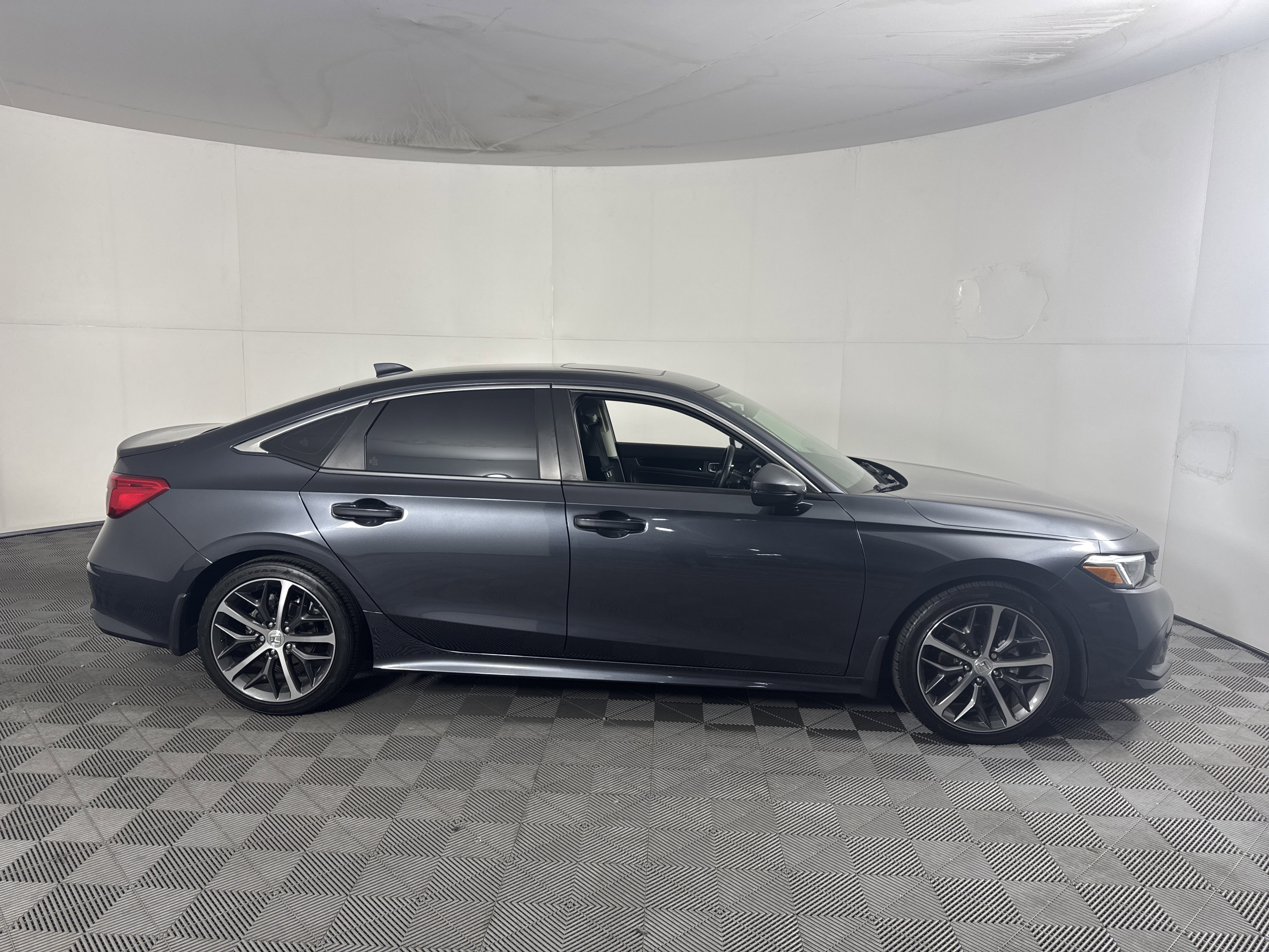 Certified 2023 Honda Civic Touring image 3