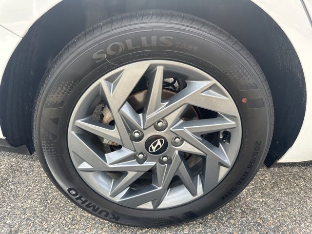 Certified 2024 Hyundai Elantra SEL image 38
