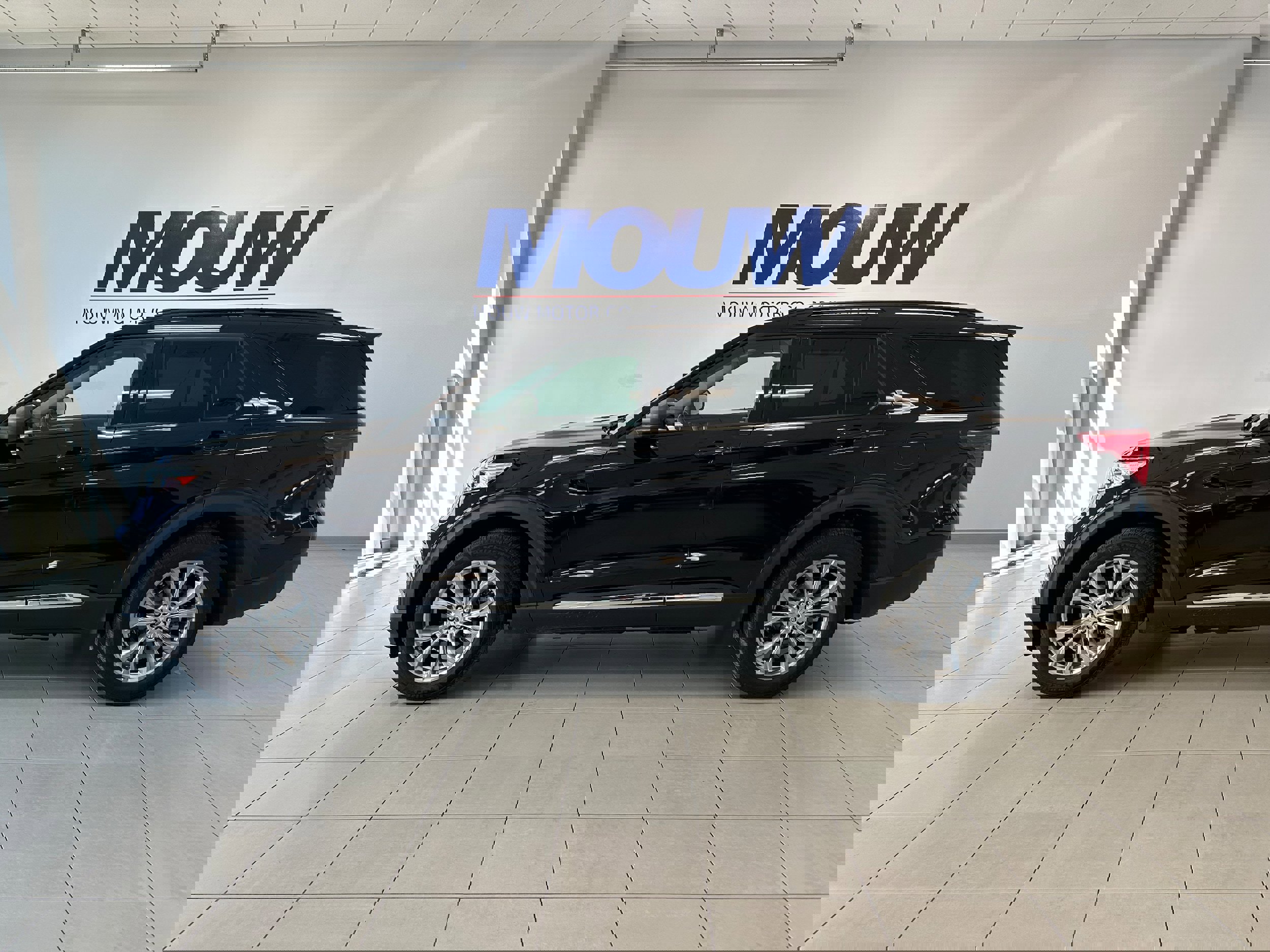 Used 2023 Ford Explorer XLT w/ Equipment Group 202A image 1