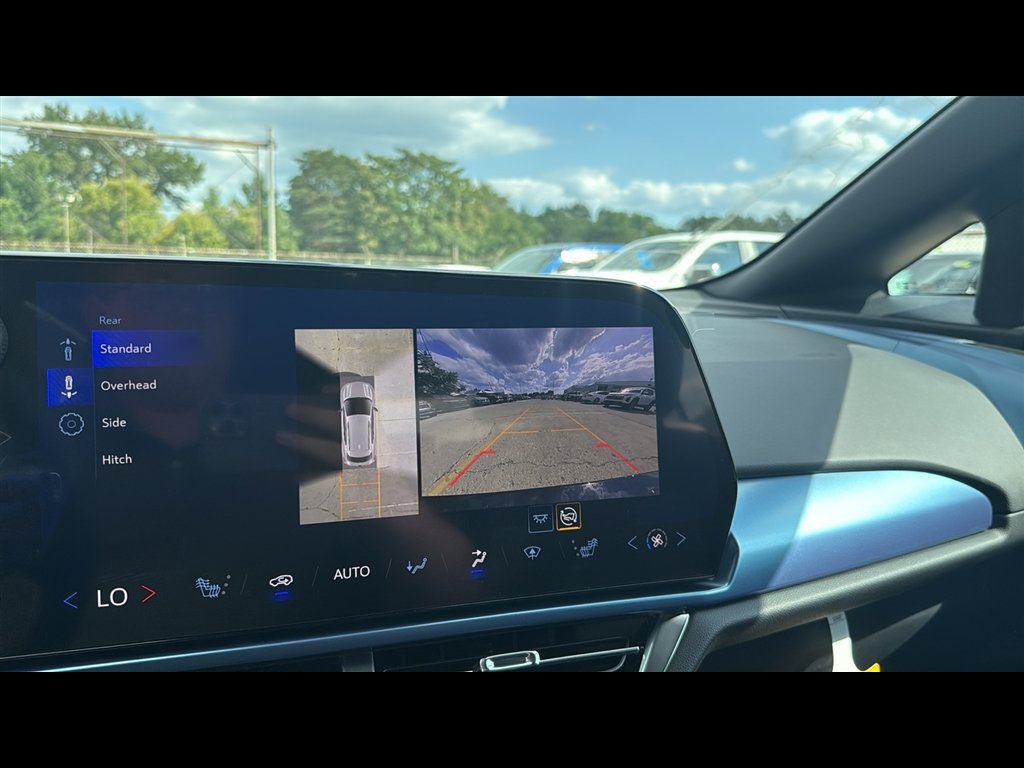 New 2025 Chevrolet Equinox EV LT FWD image 18