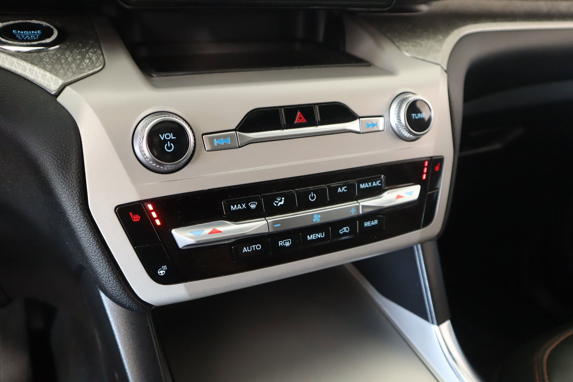 Used 2024 Ford Explorer Timberline w/ Timberline Technology Package image 8