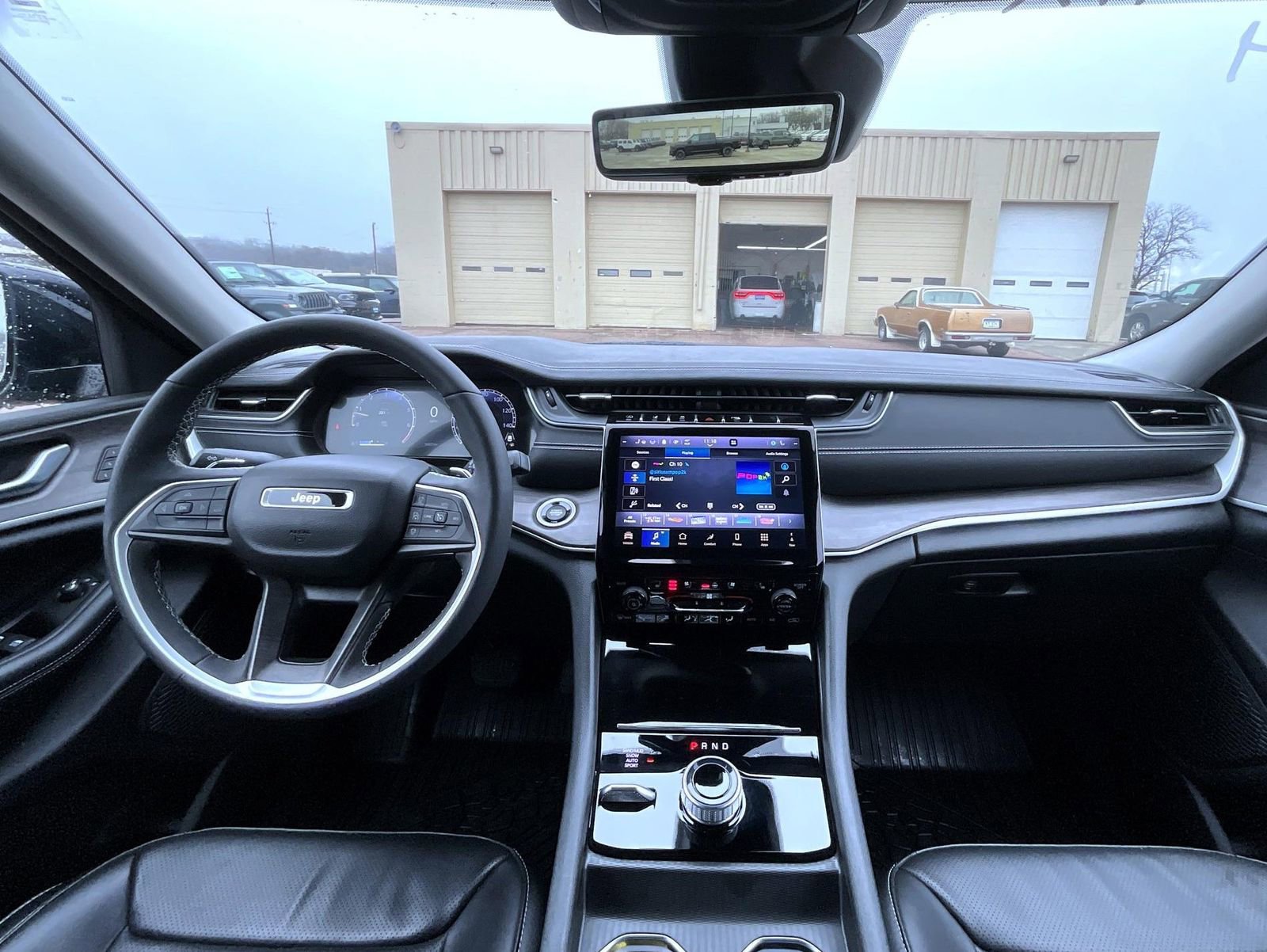 Used 2024 Jeep Grand Cherokee Limited w/ Luxury Tech Group II image 15