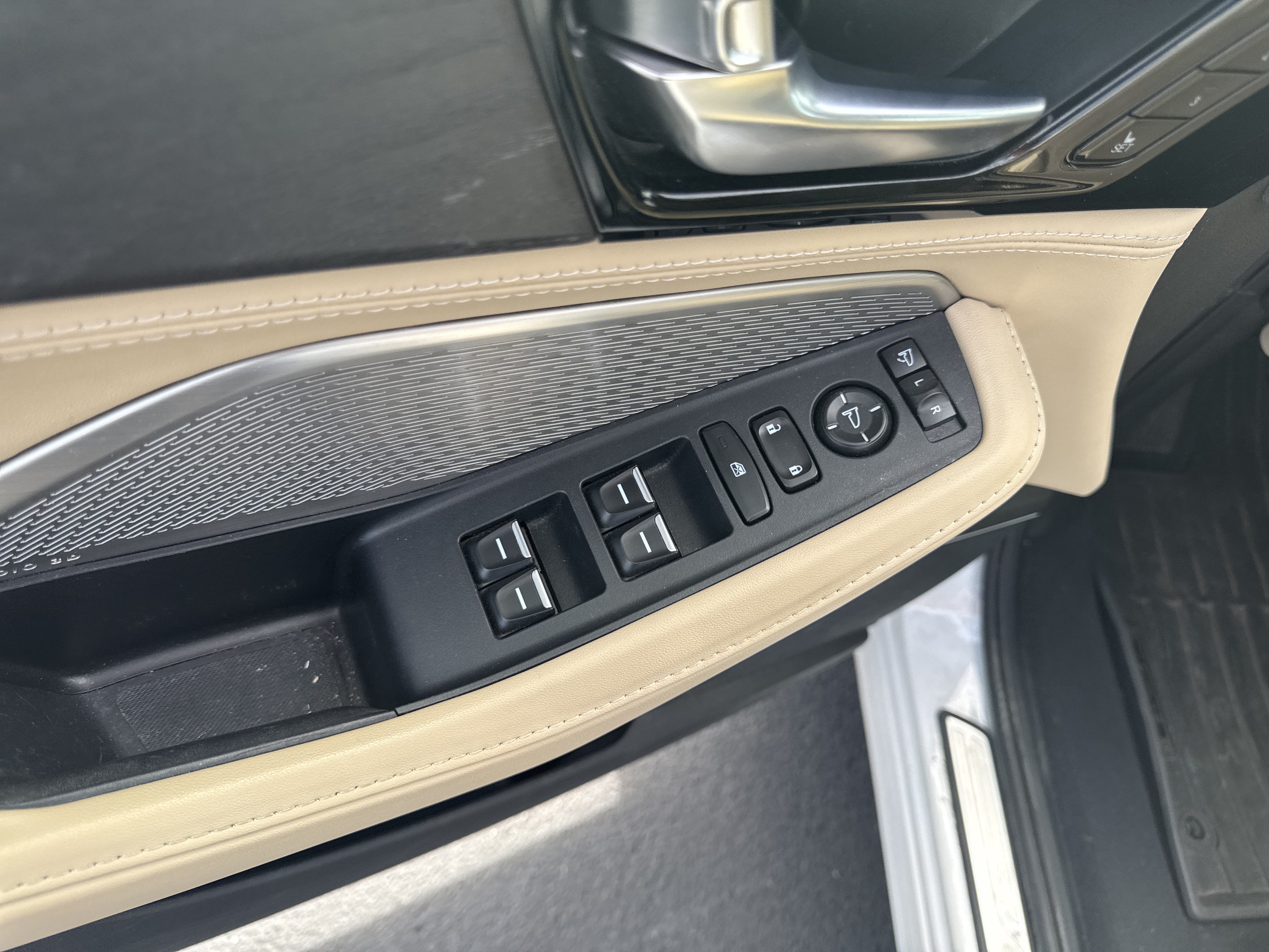 Used 2024 Acura MDX w/ Advance Package AWD/4WD image 15