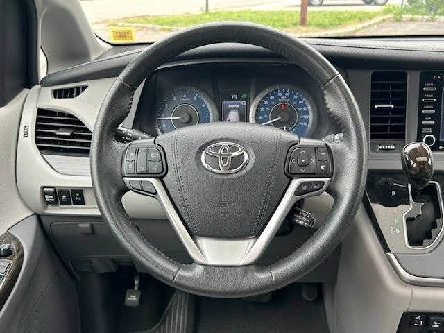 Used 2020 Toyota Sienna XLE w/ XLE Navigation Package AWD/4WD image 18