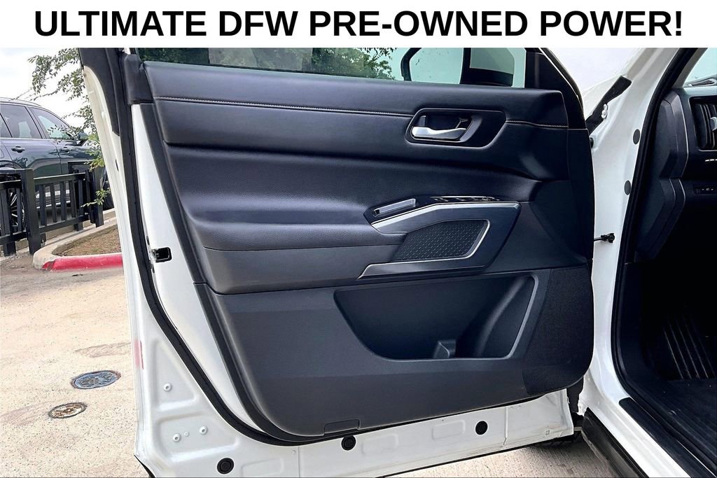 Used 2024 Nissan Pathfinder SL FWD image 19