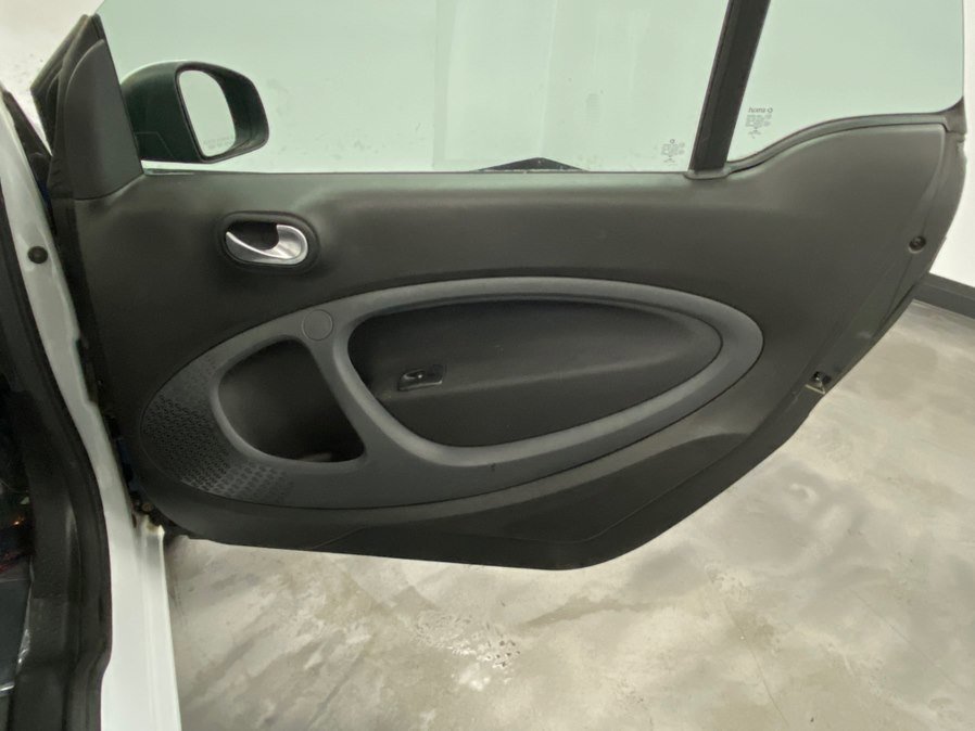 Used 2017 smart fortwo Prime RWD image 38