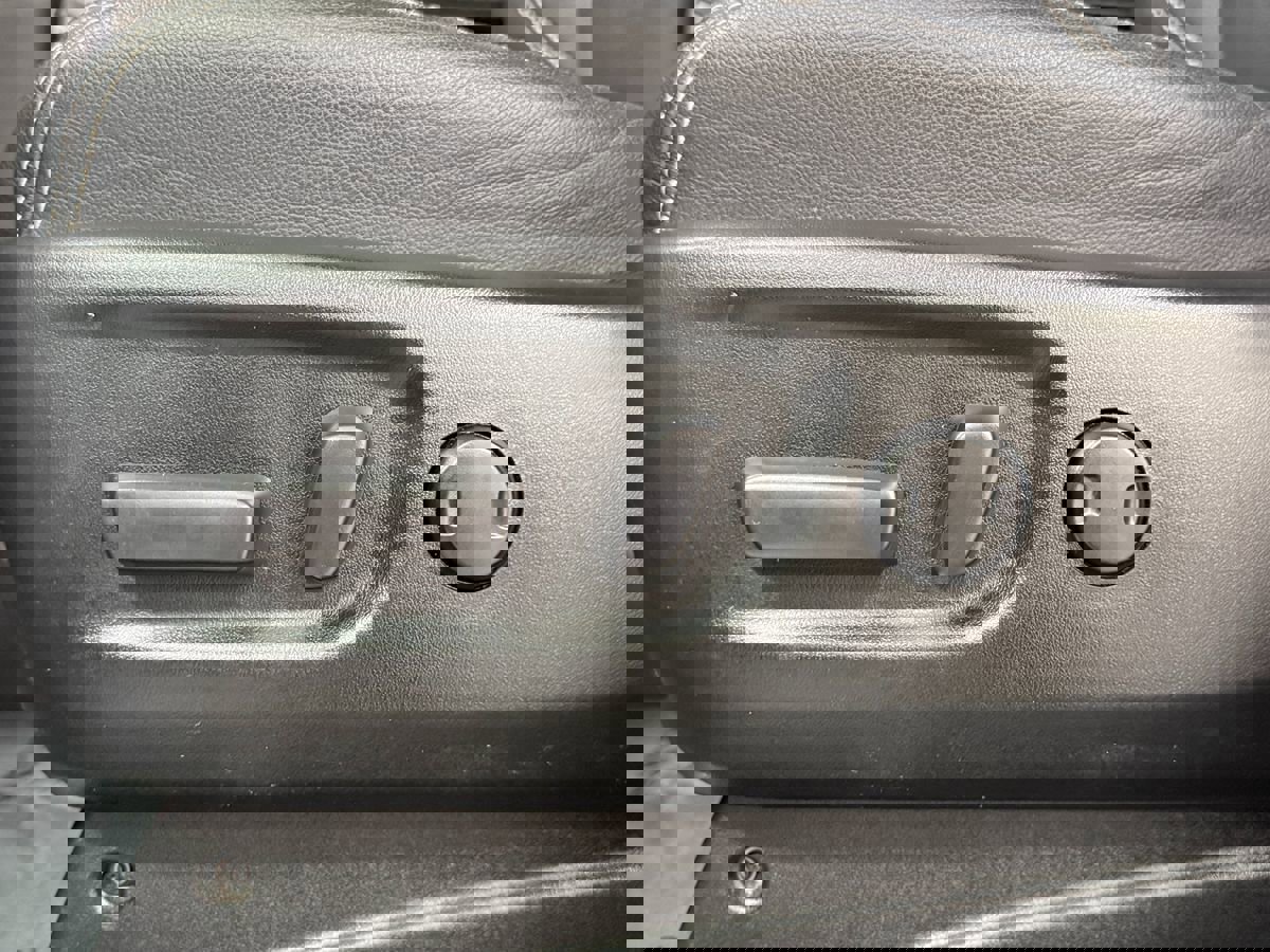 Used 2020 Toyota Sienna SE image 23