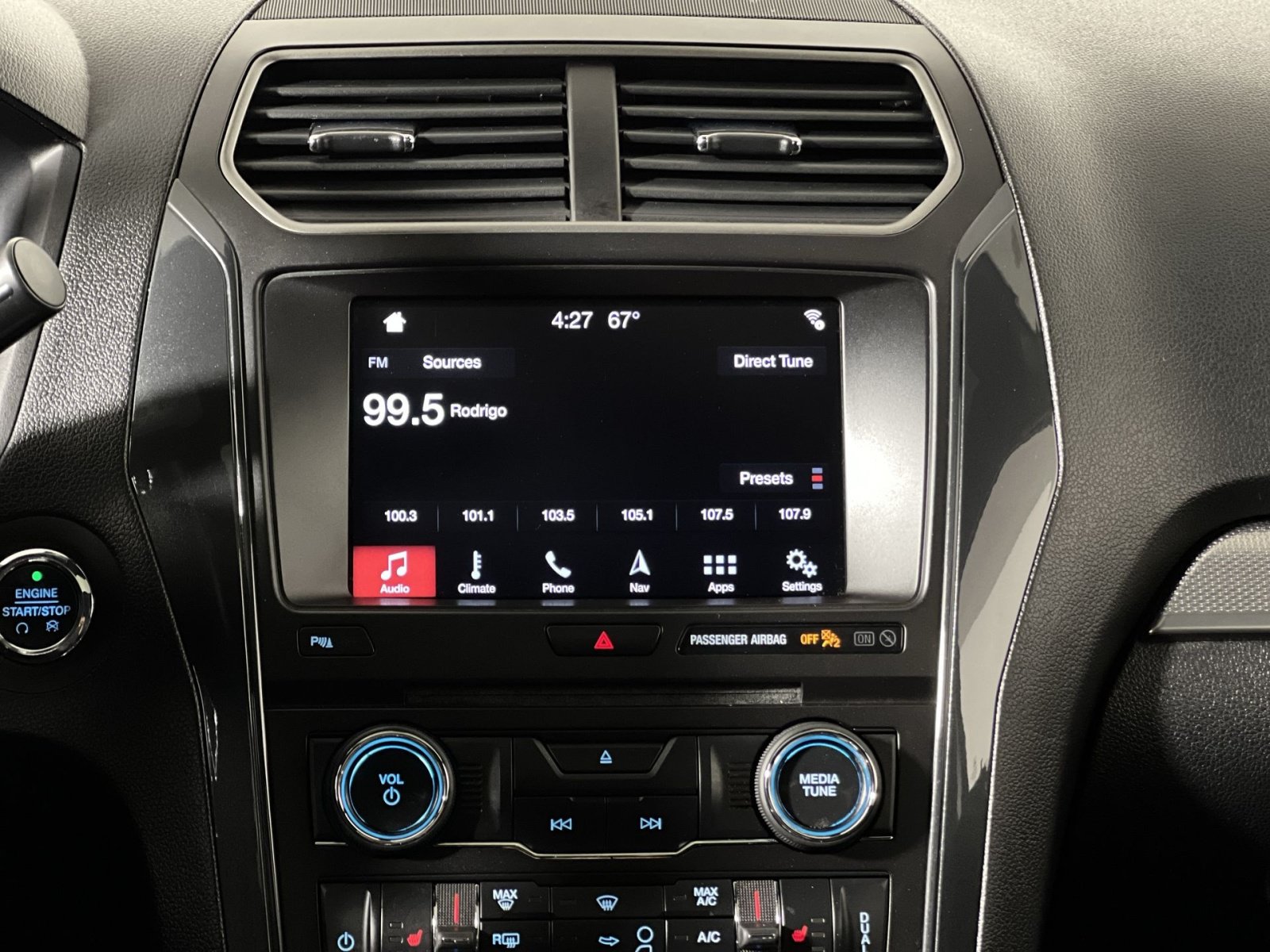 Used 2018 Ford Explorer XLT w/ Equipment Group 202A AWD/4WD image 18
