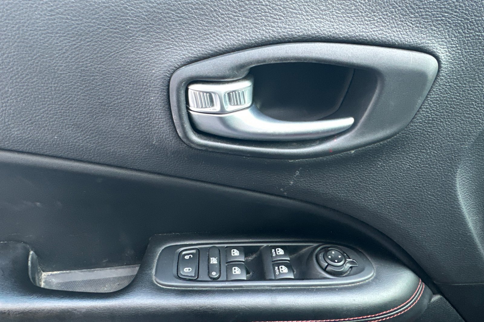 Used 2018 Jeep Compass Trailhawk image 11