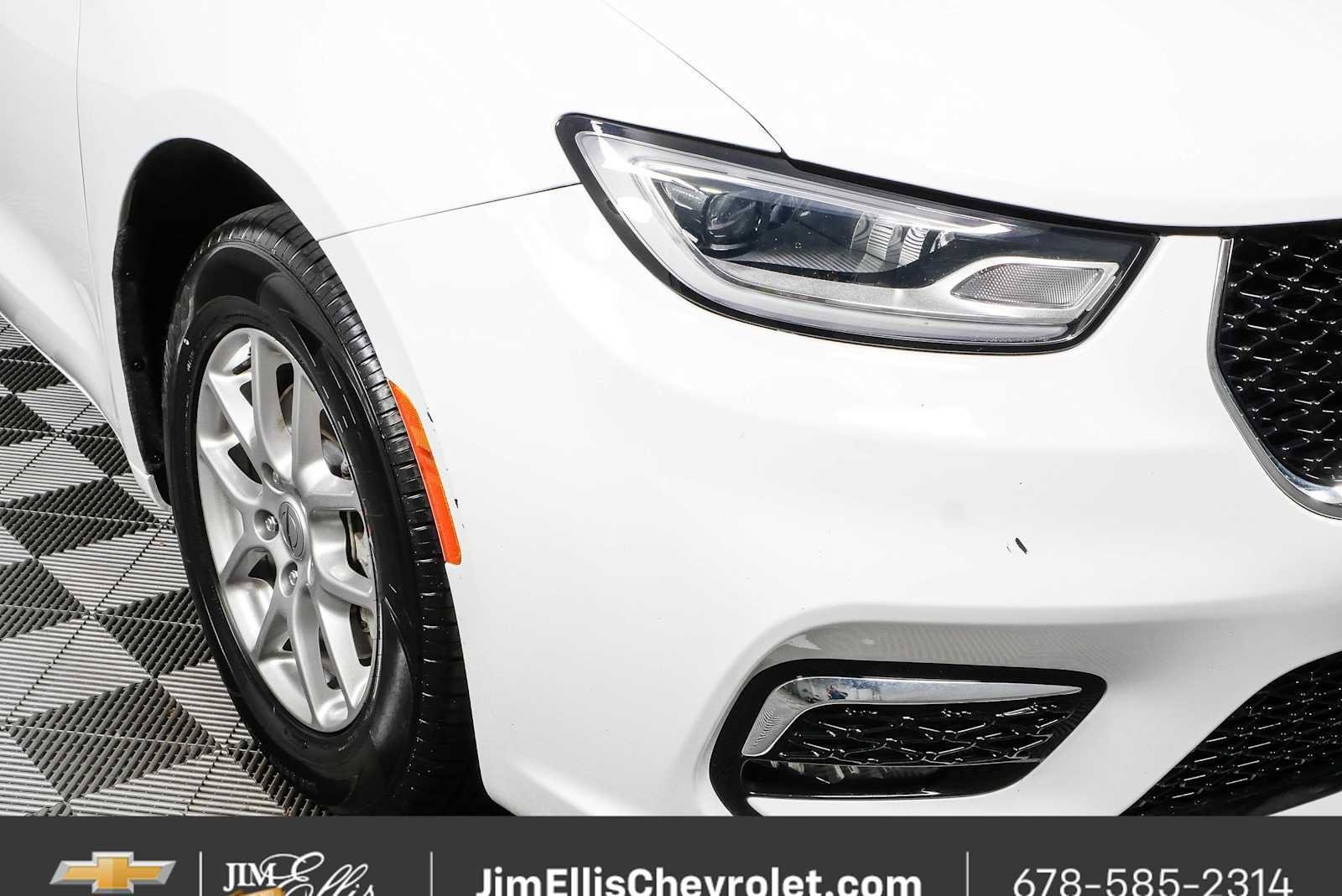 Used 2024 Chrysler Pacifica Touring-L FWD image 36