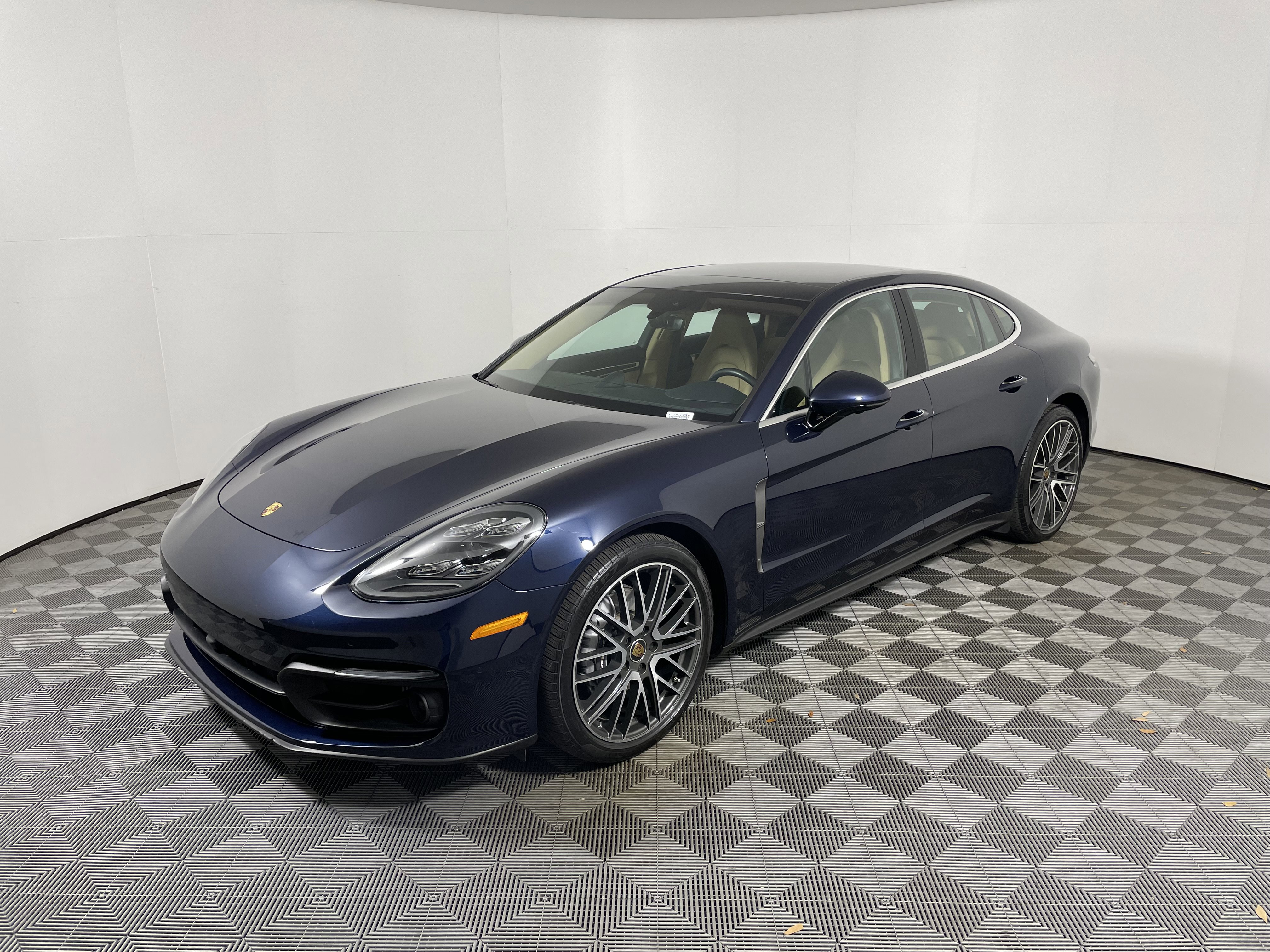 Used 2023 Porsche Panamera image 11