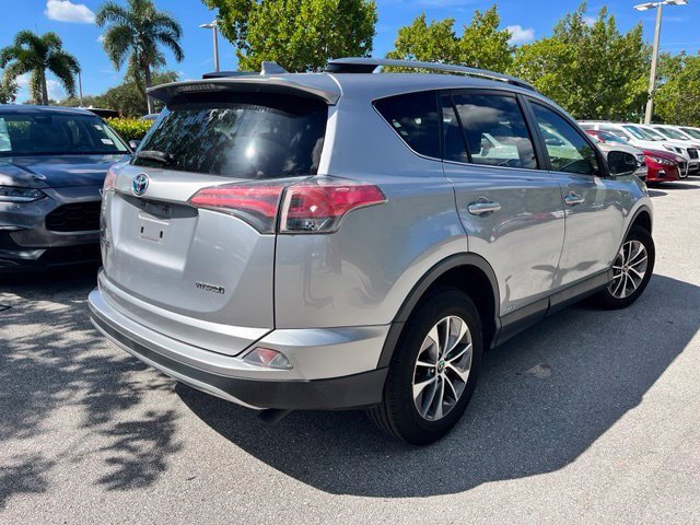 Used 2018 Toyota RAV4 LE AWD/4WD image 6