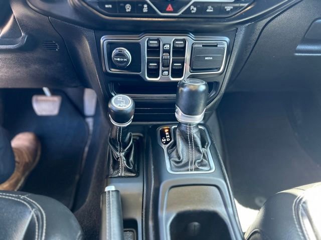 Used 2022 Jeep Wrangler Unlimited Sahara w/ LED Lighting Group AWD/4WD image 23