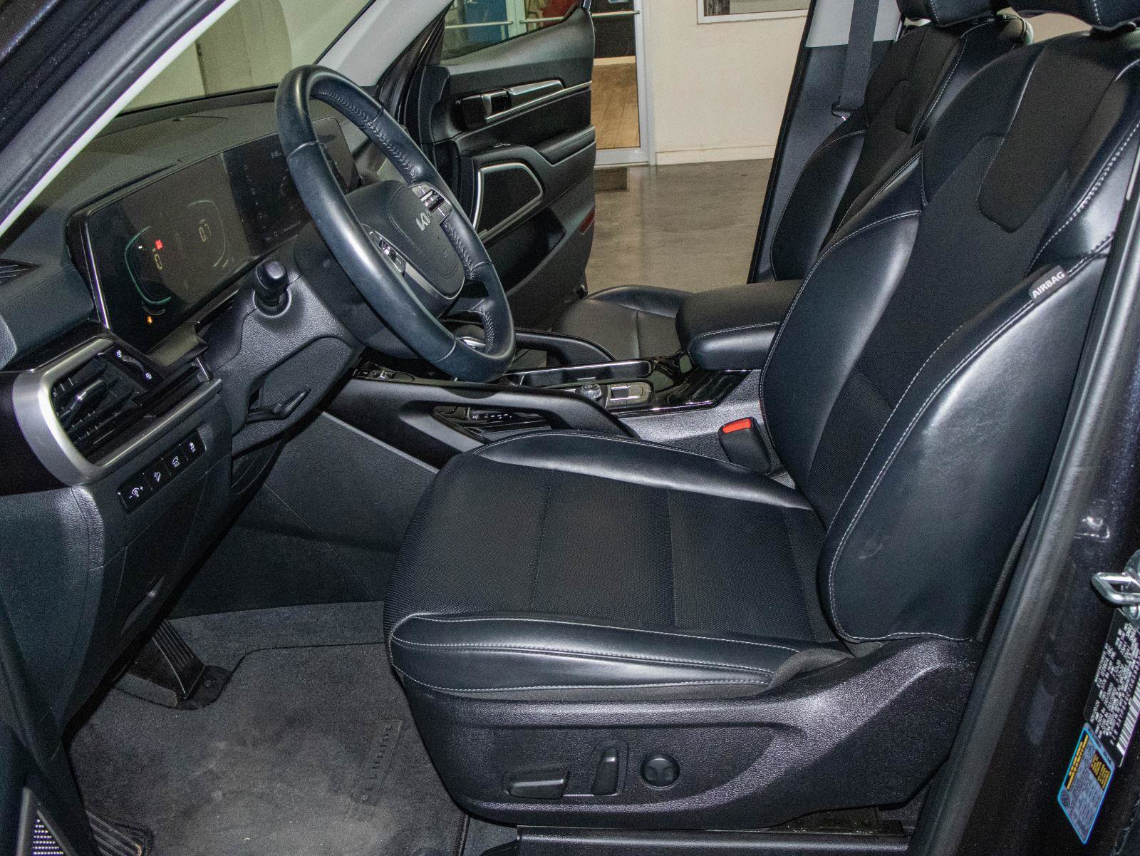 Used 2025 Kia Telluride S FWD image 8