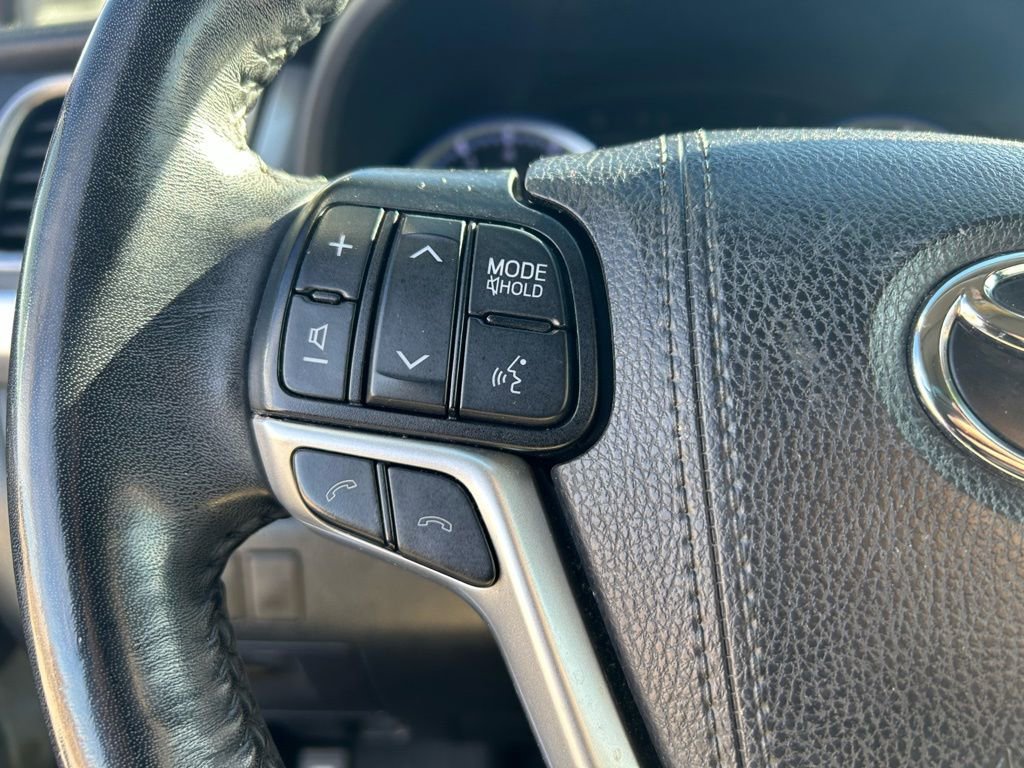 Used 2019 Toyota Highlander XLE image 16