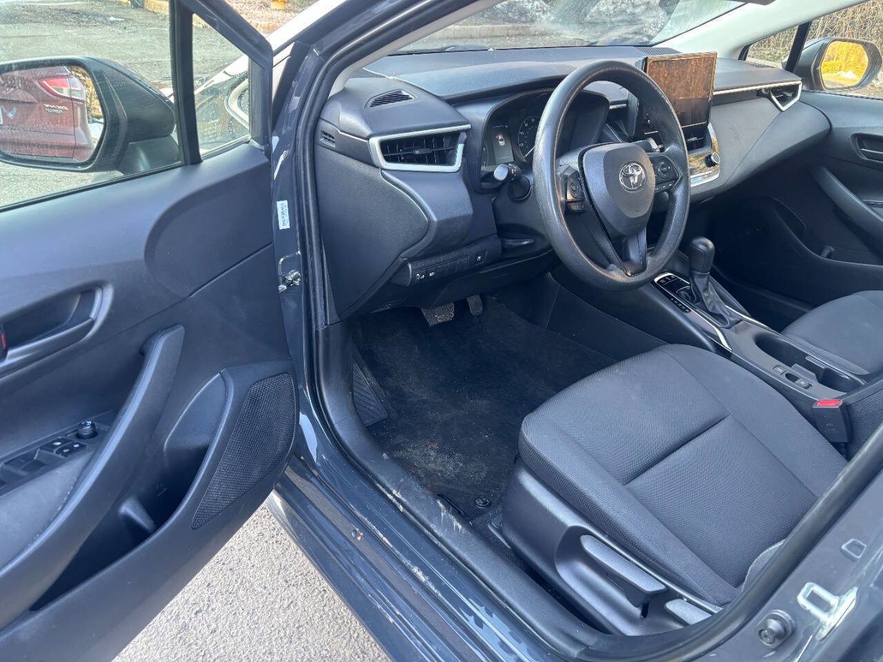 Used 2023 Toyota Corolla LE image 35