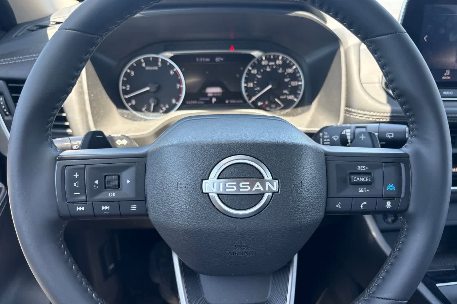 Used 2025 Nissan Rogue SV w/ SV Premium Package FWD image 25