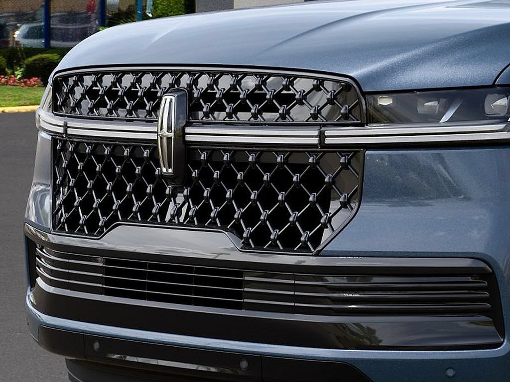 New 2027 Lincoln Navigator Reserve w/ Jet Appearance Package AWD/4WD image 17