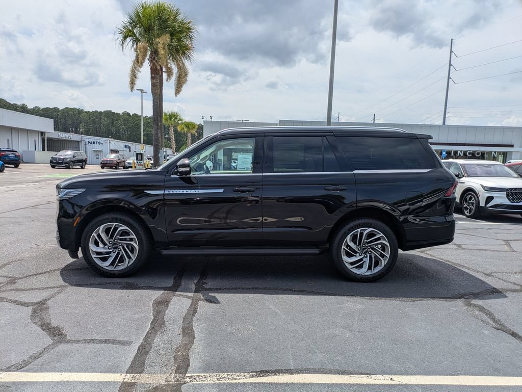 New 2027 Lincoln Navigator Premiere RWD image 7