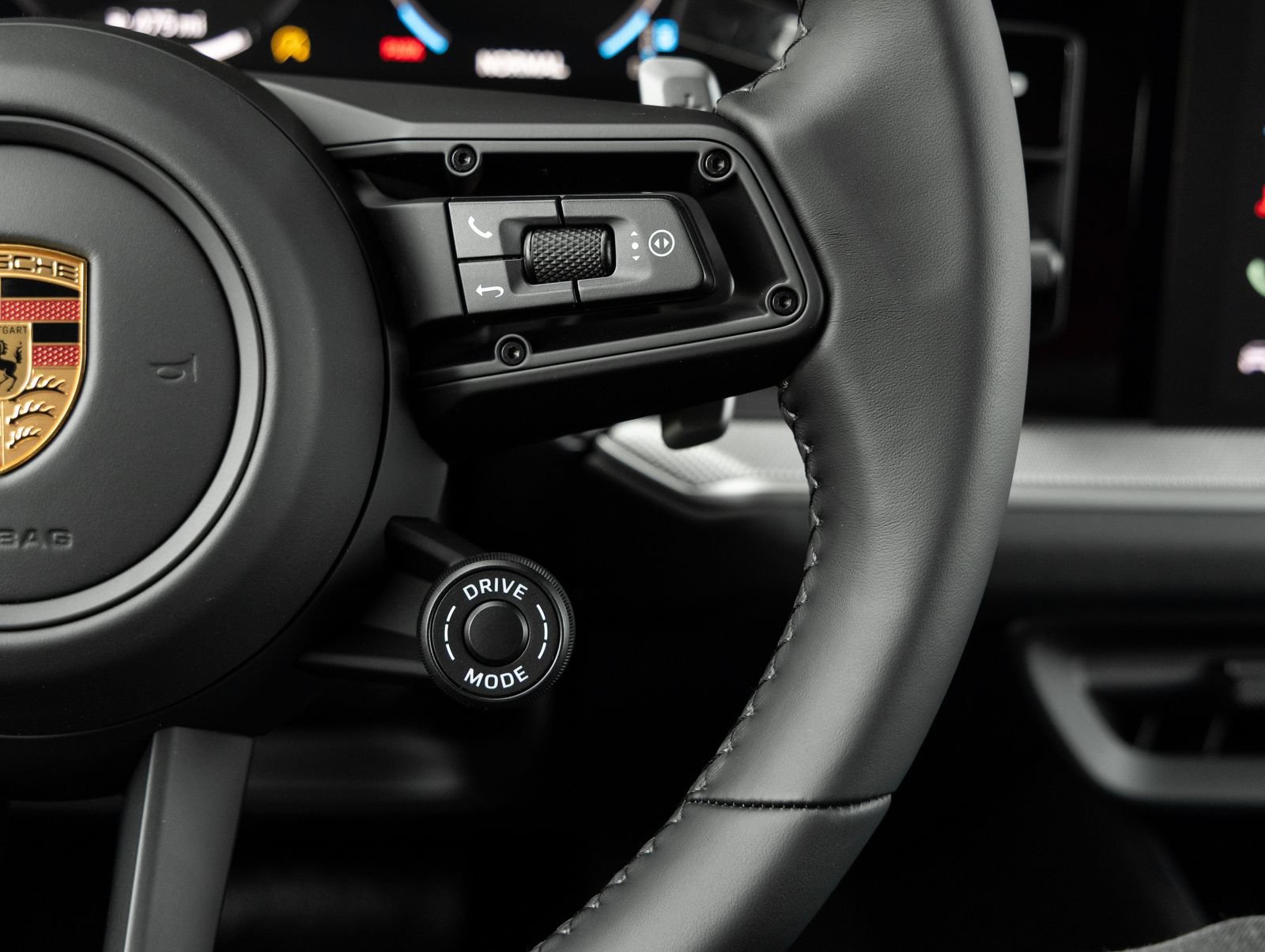 New 2026 Porsche Cayenne Coupe AWD/4WD image 16