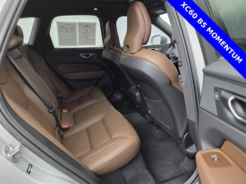 Used 2022 Volvo XC60 B5 Momentum image 26