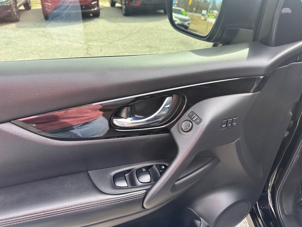 Used 2022 Nissan Rogue Sport SL w/ Premium Package image 12