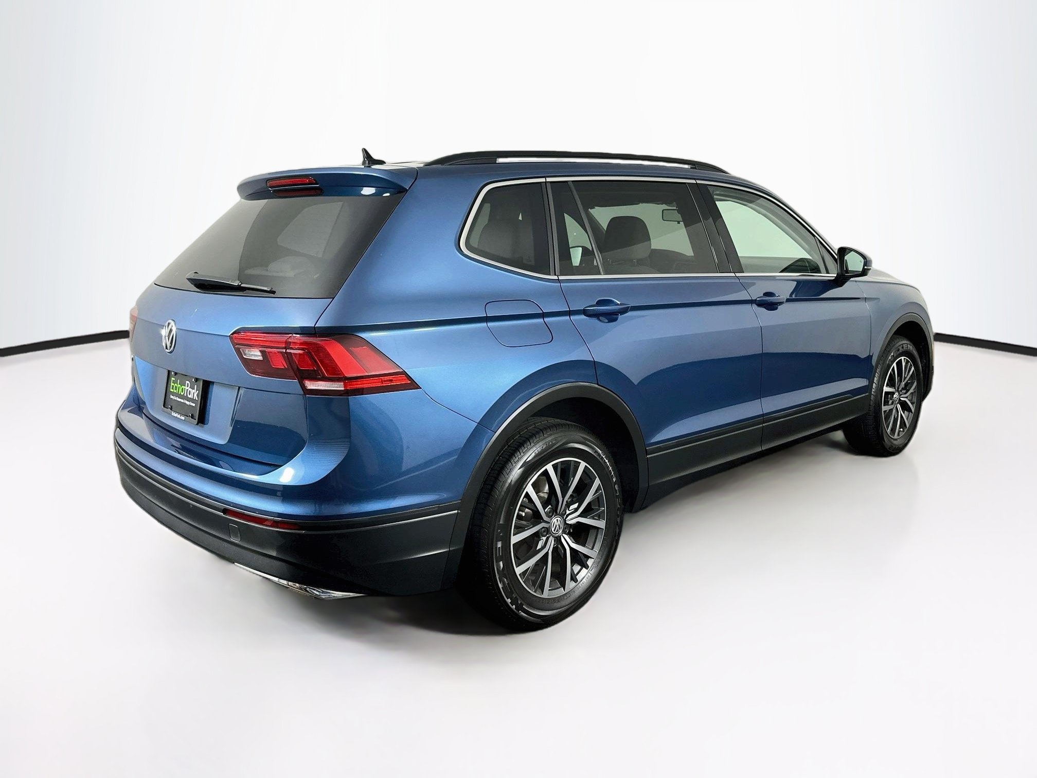 Used 2019 Volkswagen Tiguan SE w/ Panoramic Sunroof Package FWD image 9