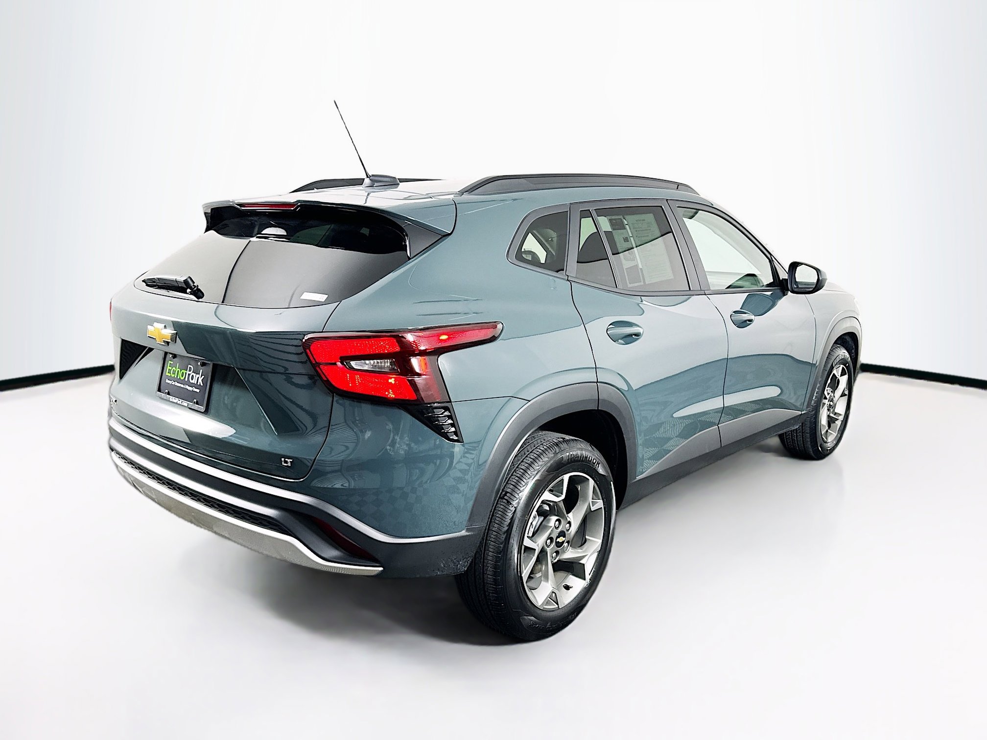 Used 2025 Chevrolet Trax LT image 9