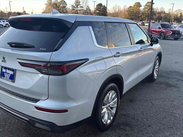 New 2026 Mitsubishi Outlander ES image 4