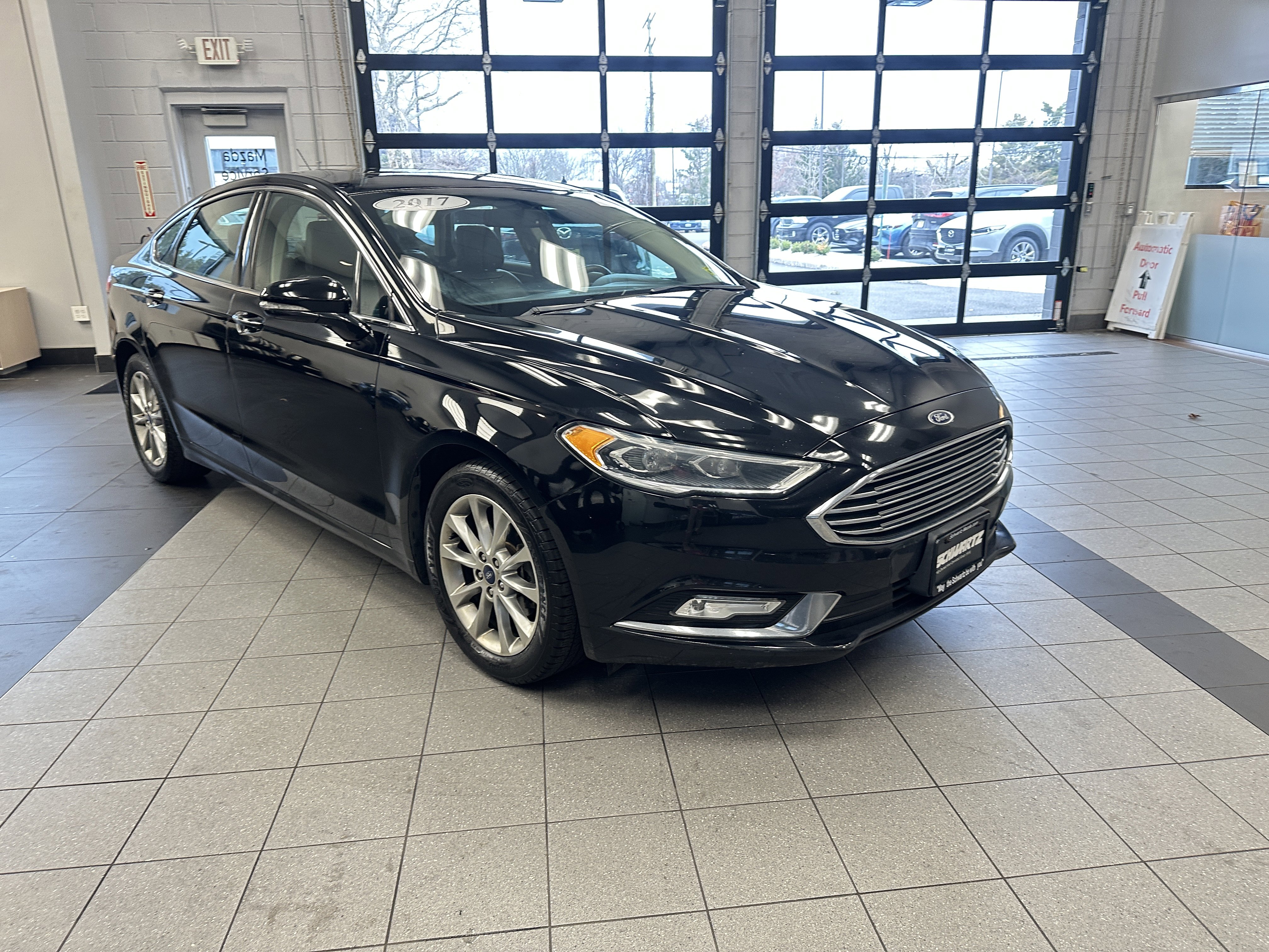 Used 2017 Ford Fusion SE w/ Fusion SE Technology Package image 13