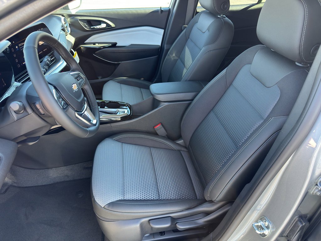 Used 2026 Chevrolet Trax LT w/ LT Convenience Package image 18