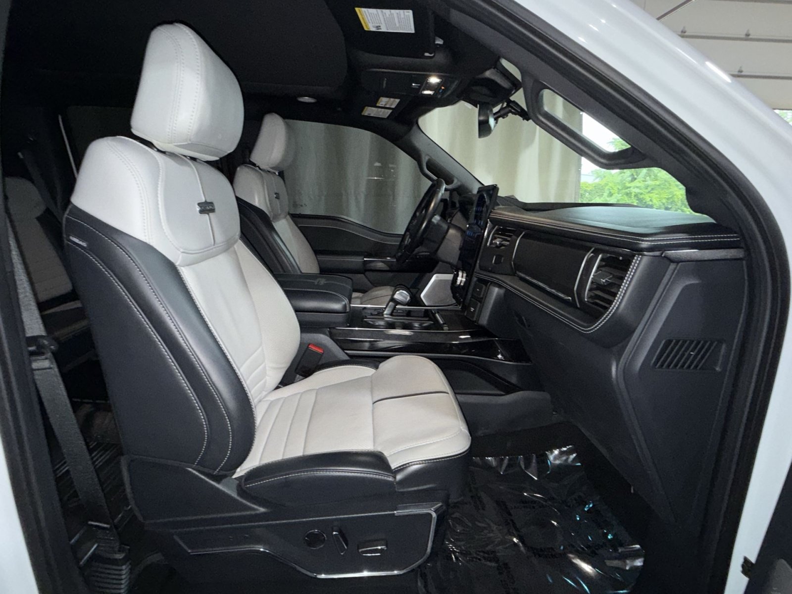 Used 2023 Ford F150 Lightning Platinum AWD/4WD image 30