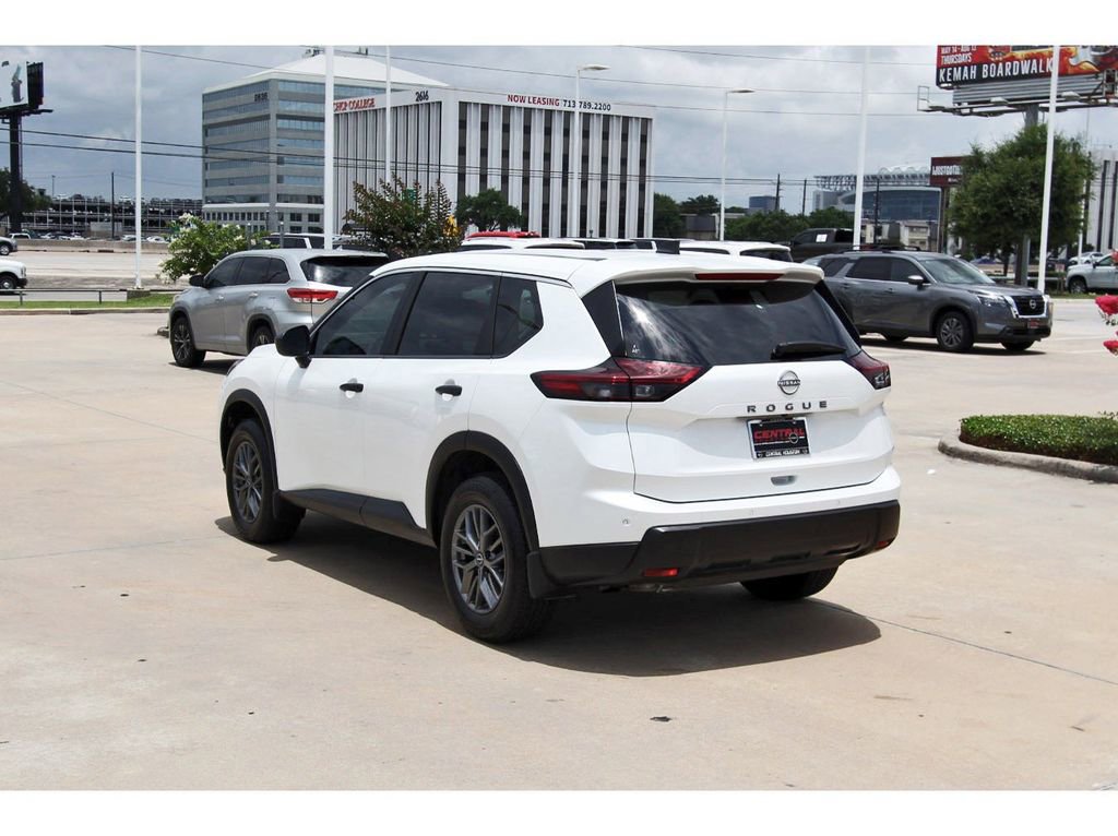 Used 2025 Nissan Rogue S FWD image 4