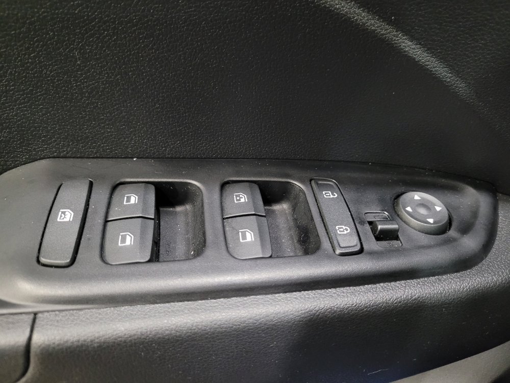 Used 2024 Hyundai Venue SEL FWD image 27