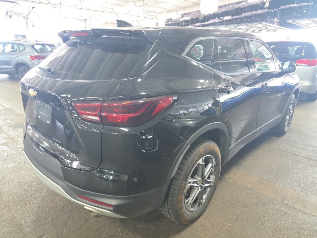Certified 2025 Chevrolet Blazer LT FWD image 2