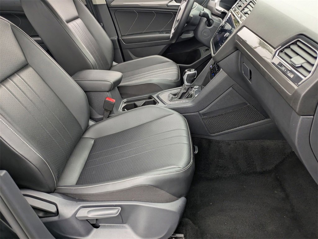 Used 2024 Volkswagen Tiguan SE image 29