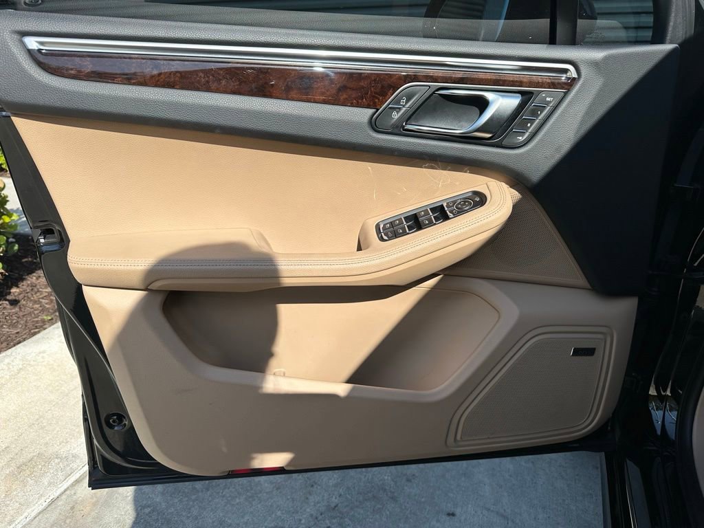 Certified 2024 Porsche Macan image 19