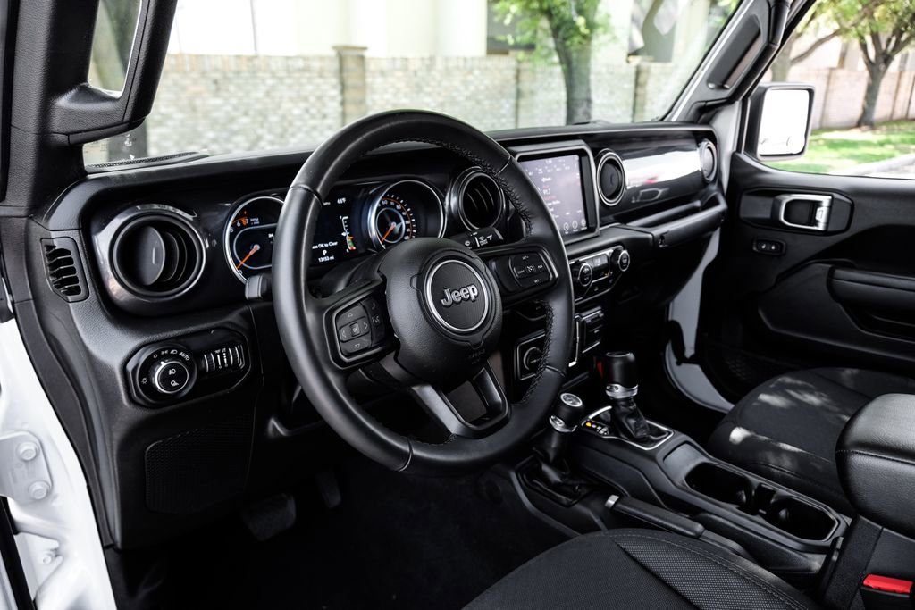 Used 2022 Jeep Gladiator Sport image 25