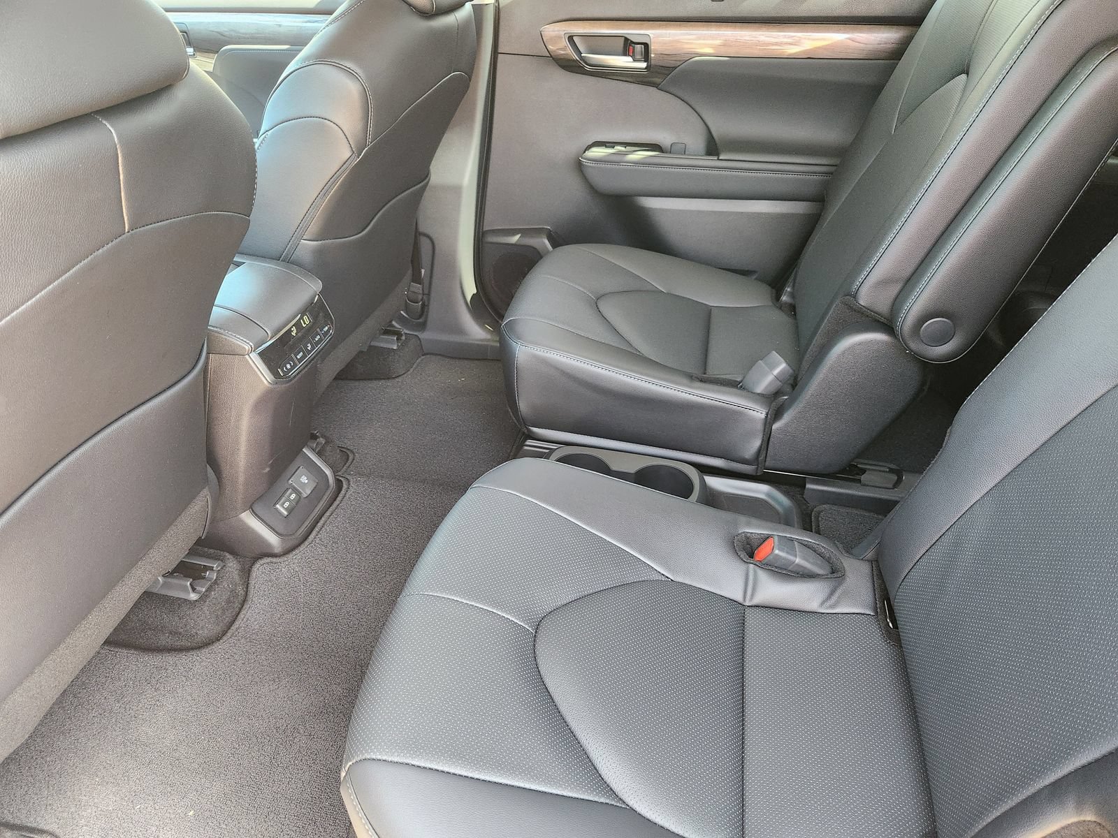 New 2026 Toyota Highlander Limited AWD/4WD image 24