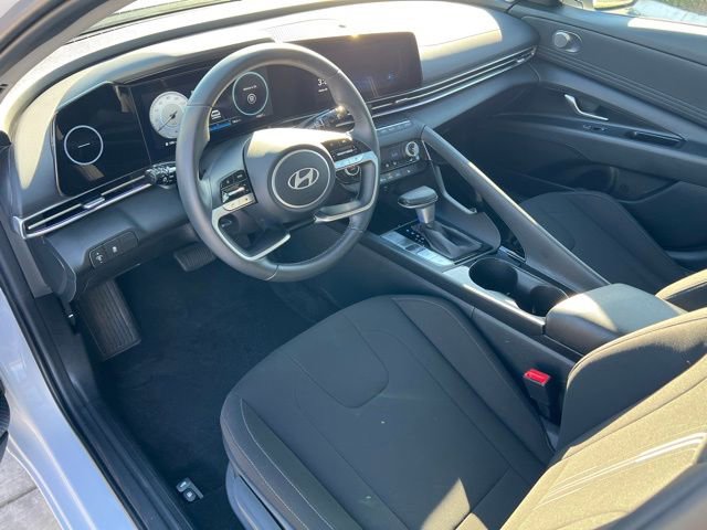 Certified 2025 Hyundai Elantra SEL image 15